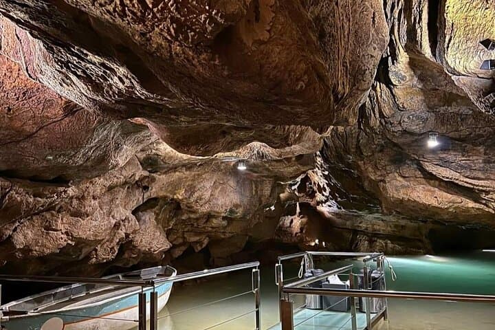 Visit to the Sant Josep Caves