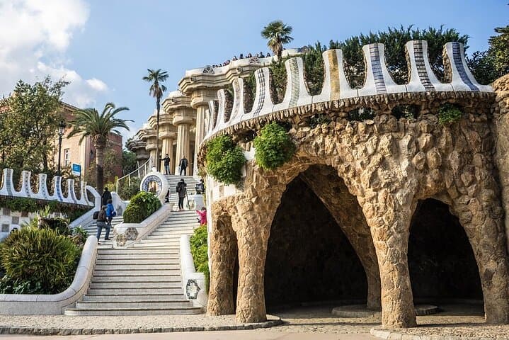 Guided Exploration Park Güell Wonders + Ebook