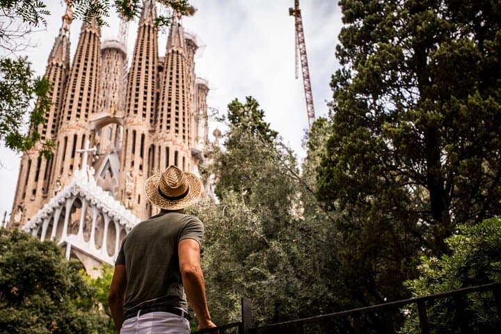 Private Sagrada Familia Walking Tour in Barcelona Architecture