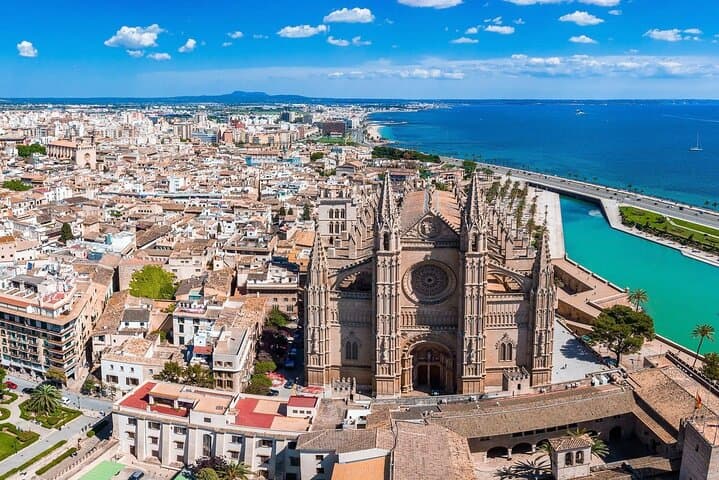 Explore Palma in 60 minutes with a Local
