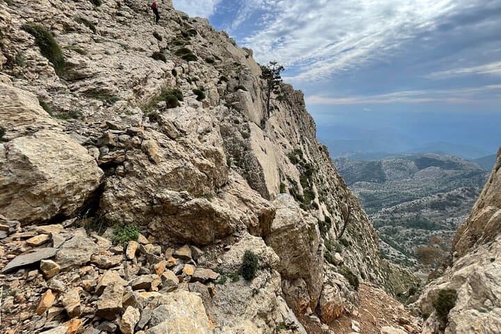 El Penyagolosa (1813m) - Crown the Highest Peak.- OFFICIAL GUIDE