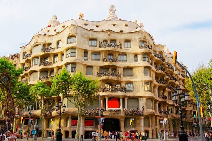 Gaudí and Modernistas 8-Hour Private Tour