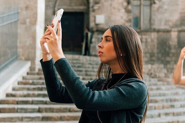Self-Guided Tour with Augmented Reality of the Gothic Quarter