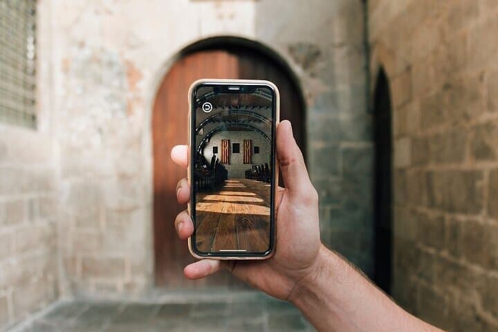 Self-Guided Tour with Augmented Reality of the Gothic Quarter
