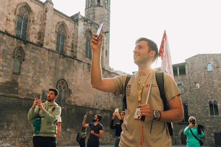 Self-Guided Tour with Augmented Reality of the Gothic Quarter