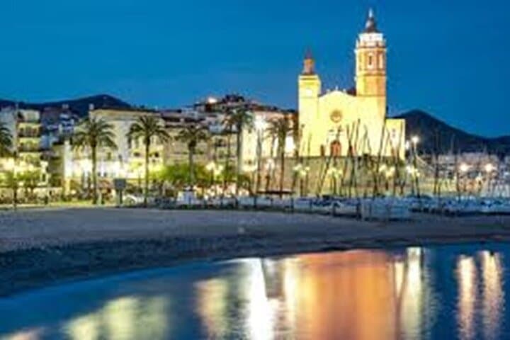 Private Transfer From Barcelona Airport to Sitges city center