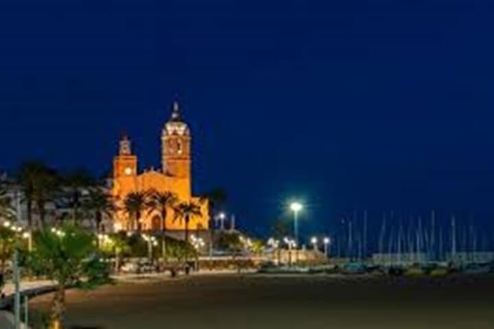 Private Transfer From Barcelona Airport to Sitges city center