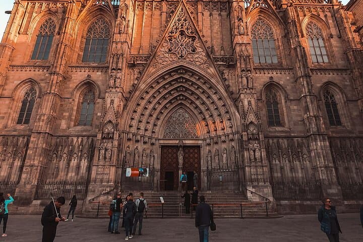 Discover the Gothic Quarter | Walking Tour | 2h
