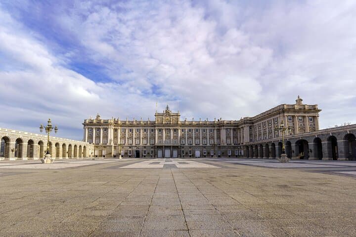 Royal Palace Madrid and Gardens: Private tour with entrance fee included