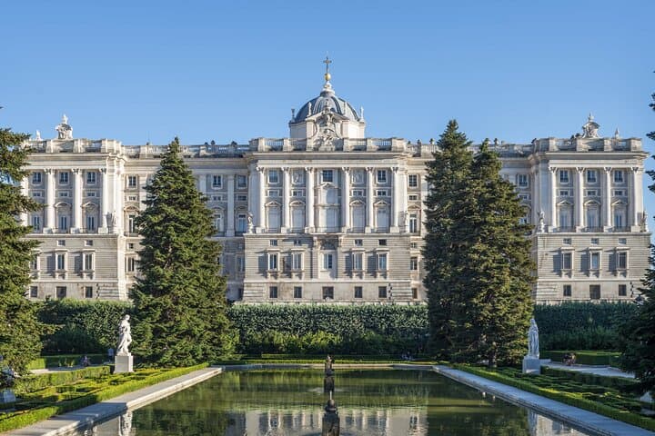 Royal Palace Madrid and Gardens: Private tour with entrance fee included