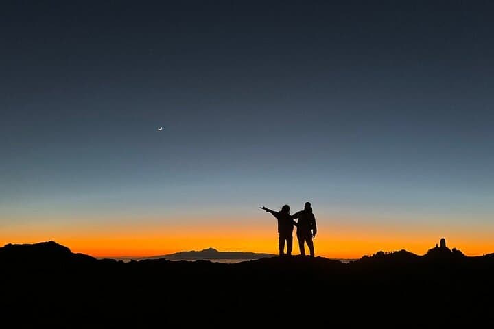 Sunset Hike and Stargazing Experience in Roque Nublo Mountains