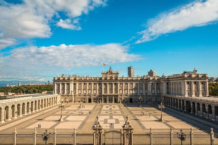 Madrid Royal Palace Shared Tour + Ebook