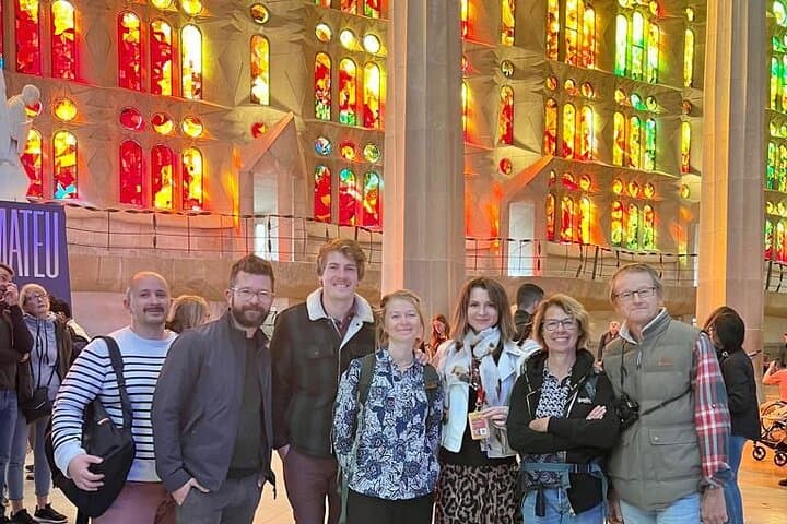 Sagrada Familia Tour with Guide – Private & Small-Group