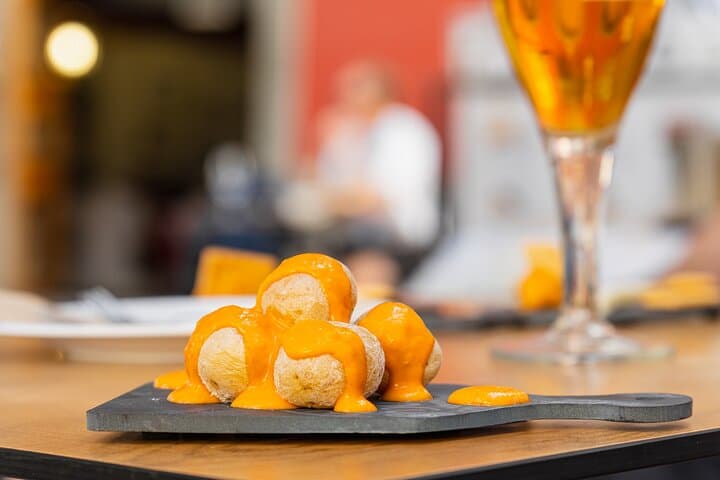 Gourmet Tapas and Wine Tour in the Old Town of Las Palmas