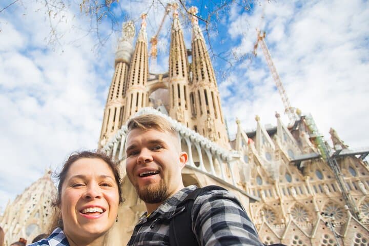 Barcelona Sagrada Familia Guided Tour with skip the line ticket