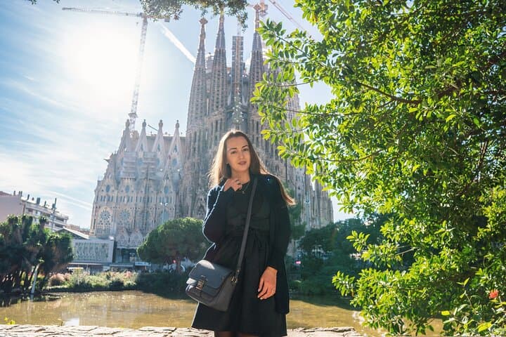 Barcelona Sagrada Familia Guided Tour with skip the line ticket