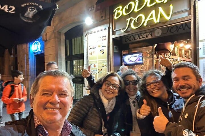 Private Tapas Walking Tour in Barcelona Modernist Area with Dinner included