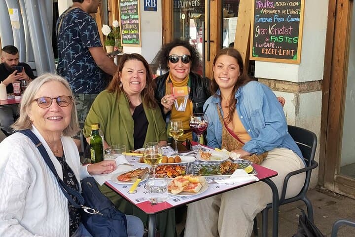 Night Tapas Walking Tour in Barcelona Modernist Area with Small Group and Dinner