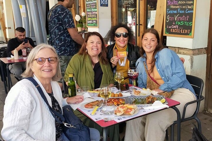 Private Tapas Walking Tour in Barcelona Old Town and Flamenco Show