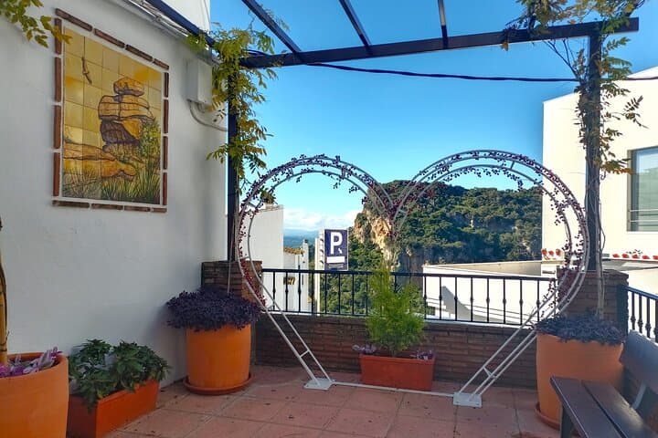 Private tour in Casares w/ hotel or shore pickup on Costa del Sol