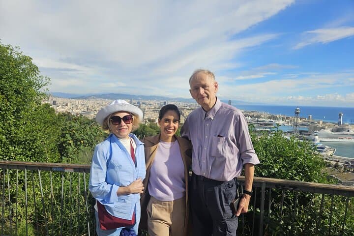 Private Barcelona and Sagrada Familia Tour with Hotel Pick-up