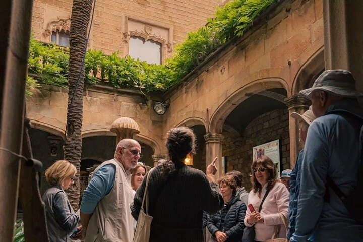 Private Barcelona Highlights Tour with Hotel pick-up