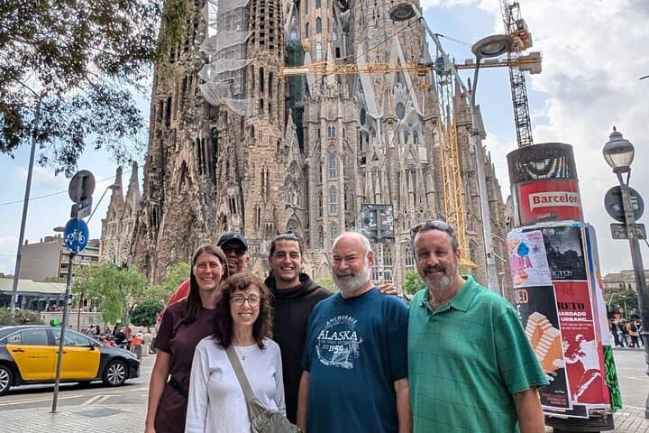 Sagrada Familia and Old Town Private Tour with Hotel Pick-up