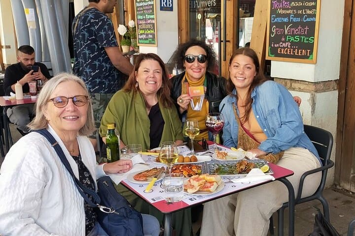 Private Tapas Walking Tour in Barcelona Modernist Area with Dinner included