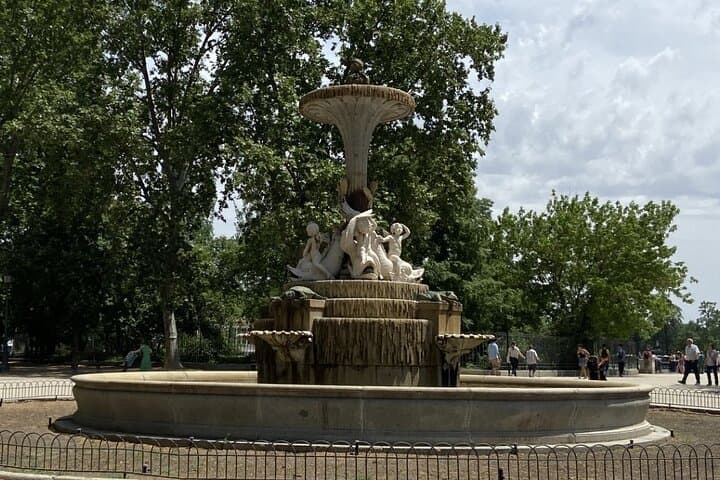 Magnificent Madrid Self-guided Tour for Kids &Families in English