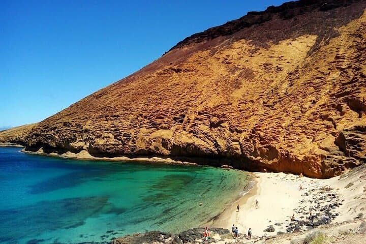 Lanzarote La Graciosa Complete Jeep Tour with Beach Time