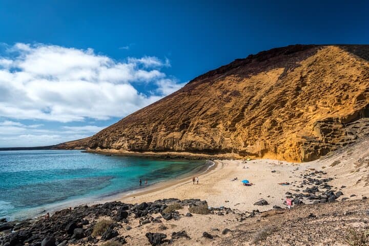 Lanzarote La Graciosa Complete Jeep Tour with Beach Time