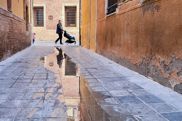 Excellent Private Photography Walking Tour & Workshop in Valencia