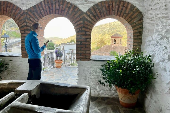 Textiles and Tinaos: A Self-Guided Audio Tour of Pampaneira