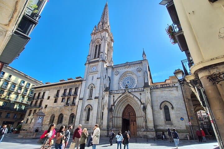 Private Bilbao City Tour and Guggenheim Museum from San Sebastian