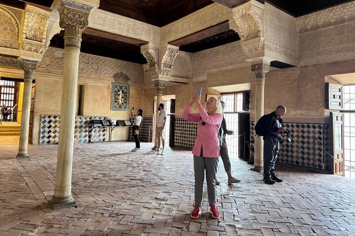 Madrid: Private Tour Discover Granada and La Alhambra