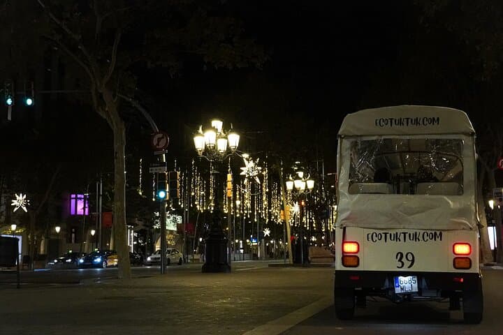 Barcelona Christmas Lights Tour in Eco Tuk Tuk Private