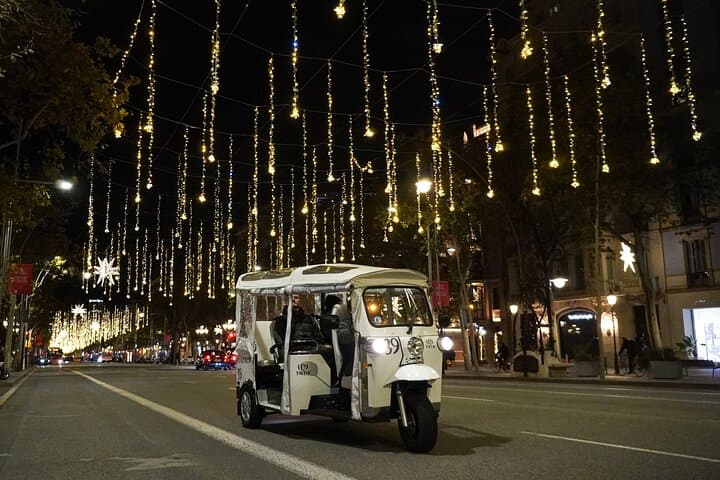 Barcelona Christmas Lights Tour in Eco Tuk Tuk Private