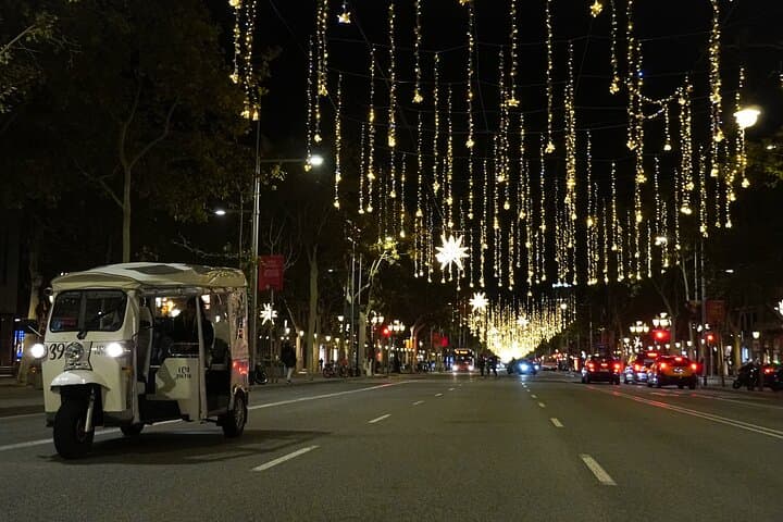 Barcelona Christmas Lights Tour in Eco Tuk Tuk Private