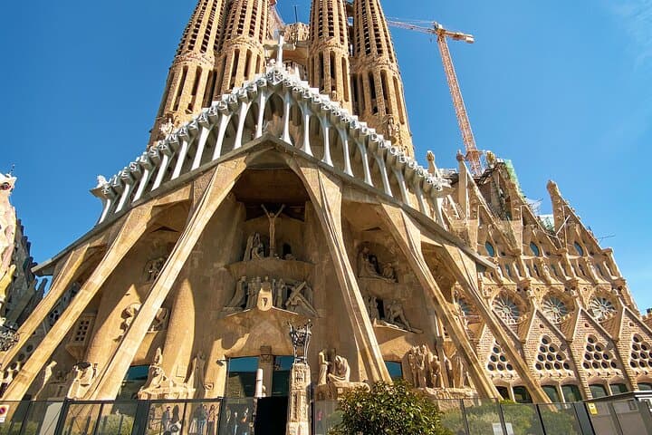 Barcelona Private Car Tour with Hidden Gems and Landmarks