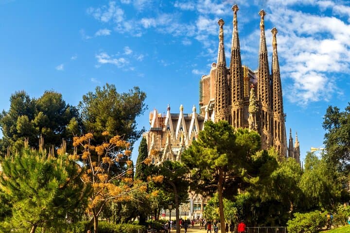 Sagrada Familia : Guided tour inside Skip the line!