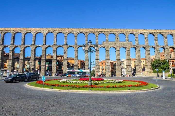 Segovia and Ávila Day Trip from Madrid with Alcázar and Lunch