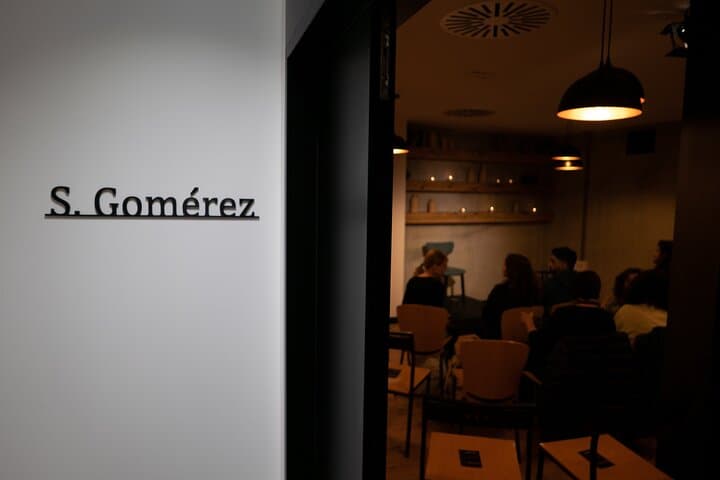 Sala Gomérez provides an intimate space with an exquisite acoustic for the resonance of the Spanish guitar.