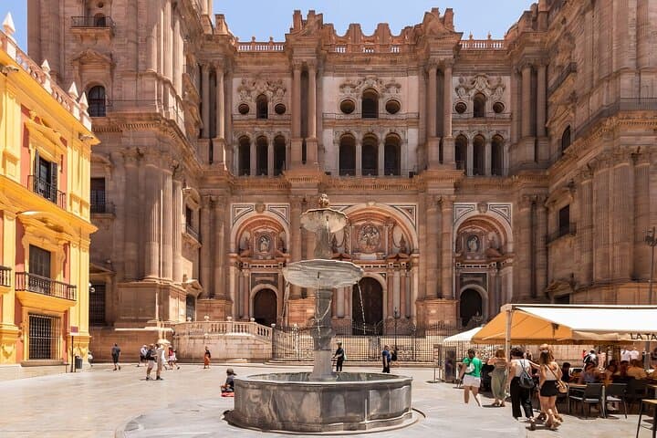 Malaga Flavor Walk: Tapas and Traditions