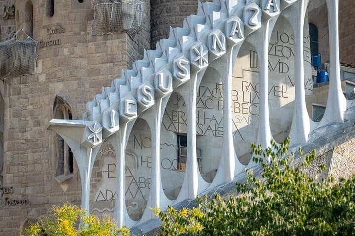 Barcelona Highlights Tour with Montjuïc Cable Car