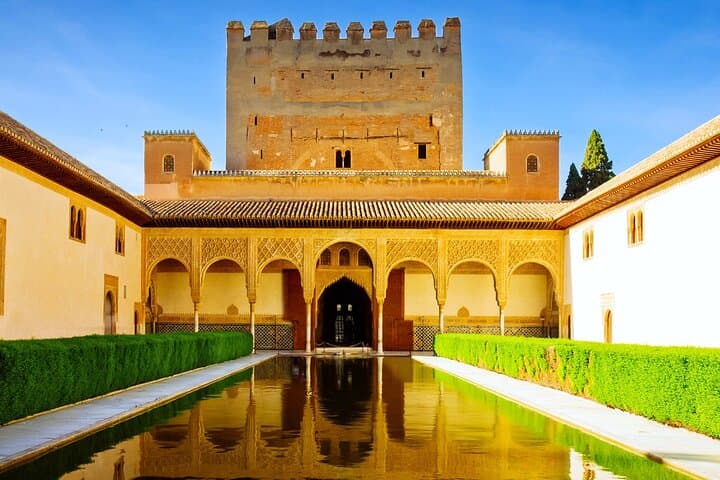Alhambra private walking tour