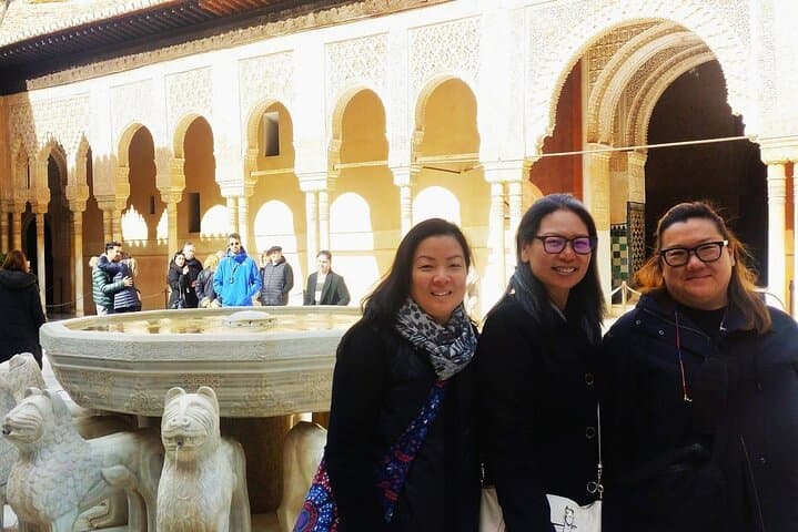 Alhambra private walking tour