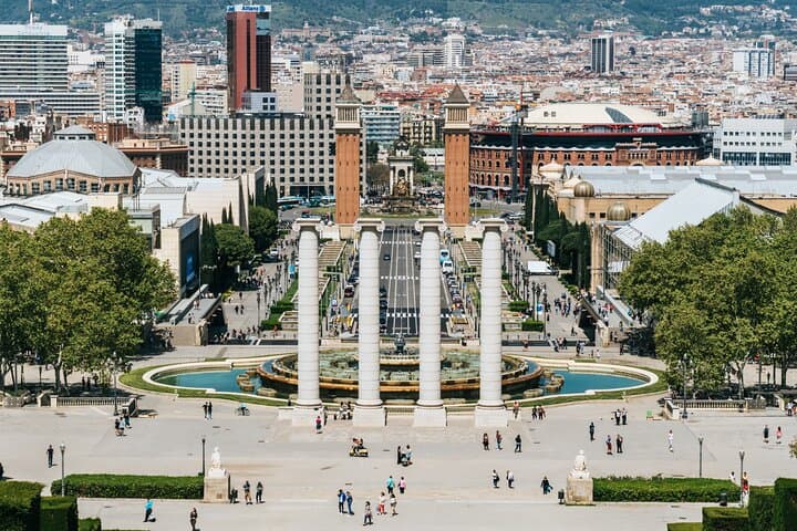 Barcelona Bike Rental for Groups and Families with Map