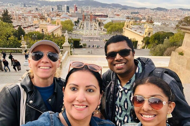 Barcelona Highlights Small Group Tour with Hotel Pick Up