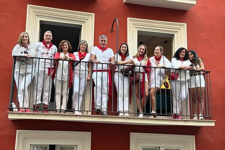 Running of the Bulls - Hemingway: VIP Estafeta Balcony & Breakfast