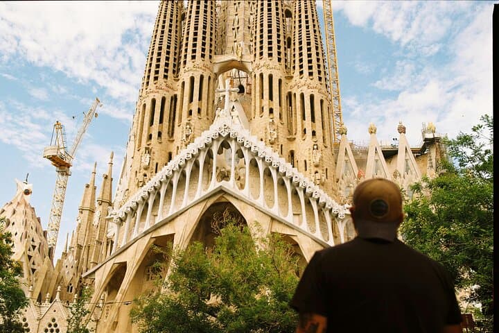 Iconic Elegance at Sagrada Familia Photoshoot